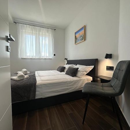 Apartments Pina Kornić Eksteriør billede