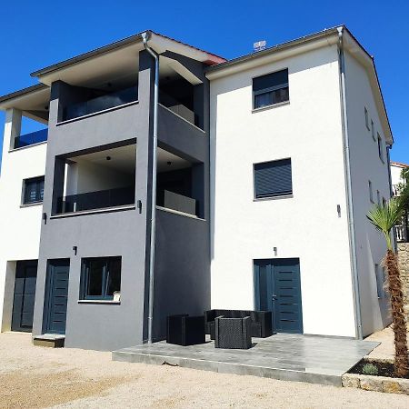 Apartments Pina Kornić Eksteriør billede