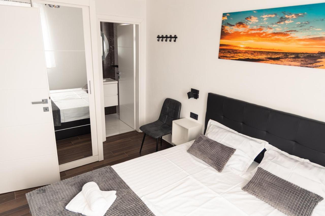 Apartments Pina Kornić Eksteriør billede