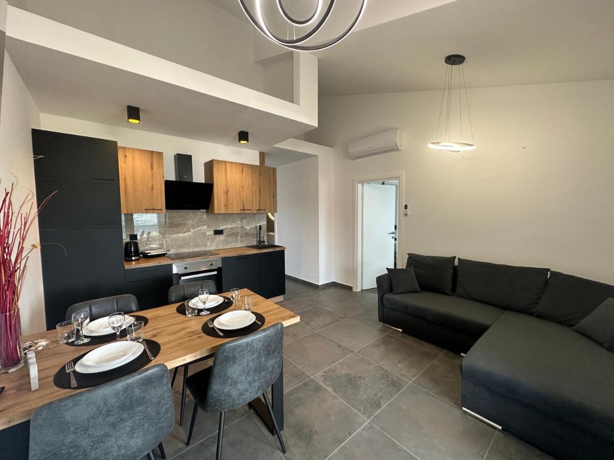 Apartments Pina Kornić Eksteriør billede